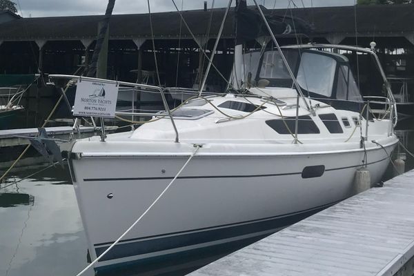 Hunter 326 - main image