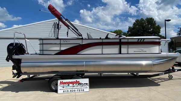 Bennington 22SXSR