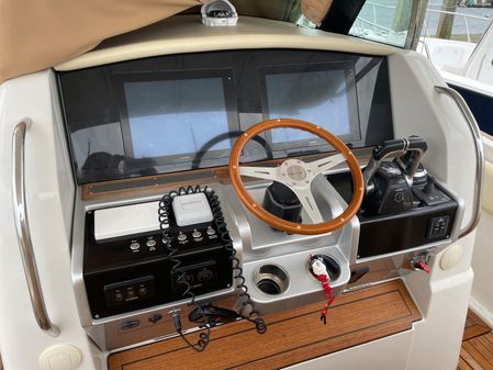 Chris-Craft Catalina 34 image