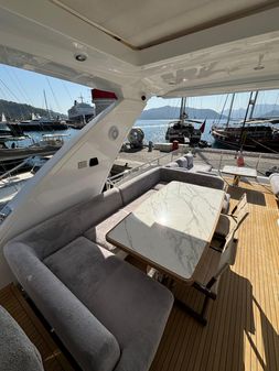 Azimut 66 image