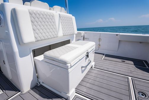 Front Runner 39 Center Console image