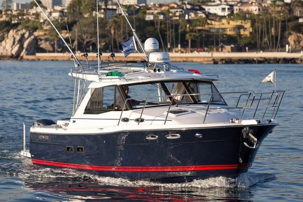 Cutwater C-302 Sport Coupe - main image