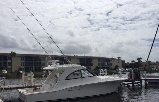 Cabo Yachts 40 Hardtop Express