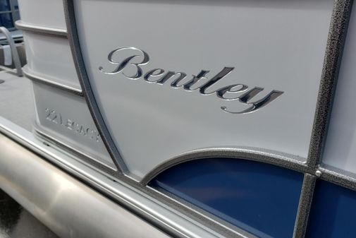 Bentley Pontoons LEGACY 220 CR image