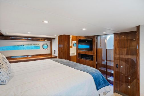 Riviera 5400 Sport Yacht image