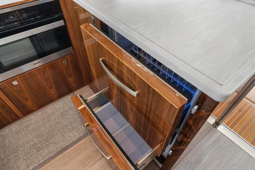 Riviera 5400 Sport Yacht image