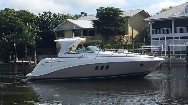 Rinker 360 Express Cruiser