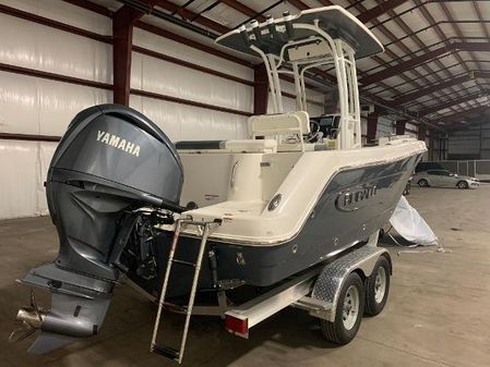 Robalo R222-CENTER-CONSOLE image