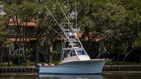 Custom Carolina 35 Walk Around Express 
