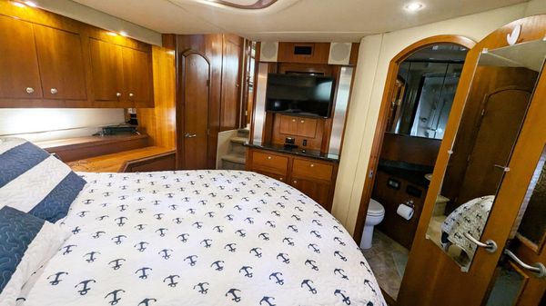 Cruisers Yachts 455 Express Motoryacht image