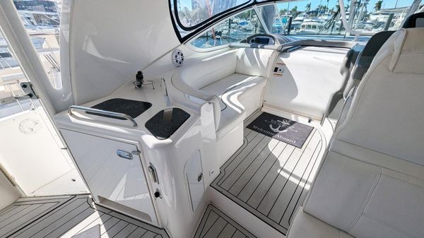 Cruisers Yachts 455 Express Motoryacht image