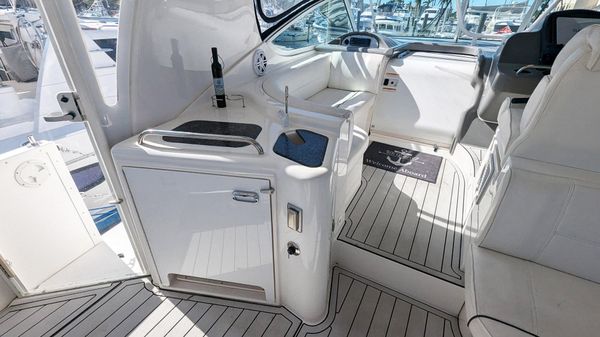 Cruisers Yachts 455 Express Motoryacht image