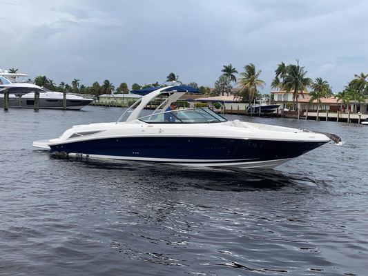 Sea Ray 300 SLX - main image