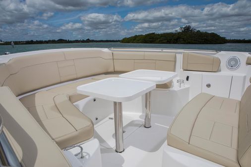 Pursuit S 328 Sport image