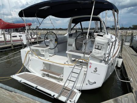 Beneteau Oceanis 38.1 image