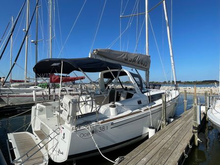 Beneteau Oceanis 38.1 image