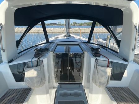 Beneteau Oceanis 38.1 image