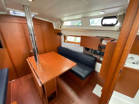 Beneteau Oceanis 38.1 image