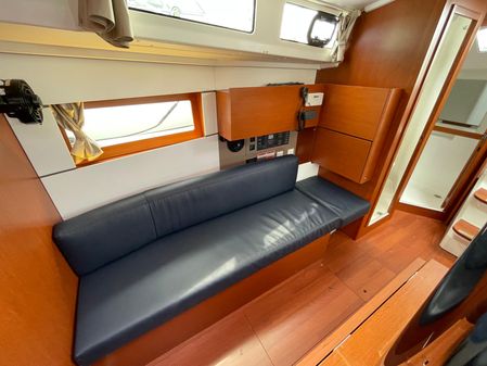 Beneteau Oceanis 38.1 image