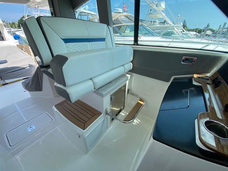 Tiara Yachts 43 LE image