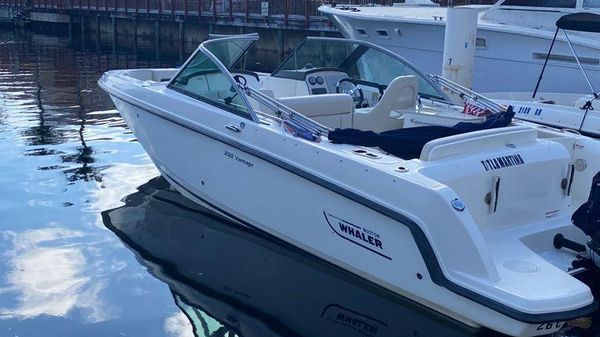 Boston Whaler 230 Vantage