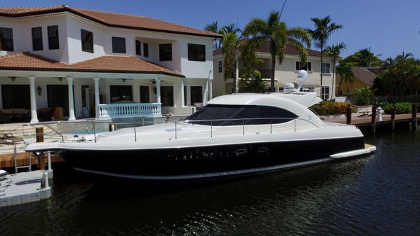 Riviera 4700 Sport Yacht 