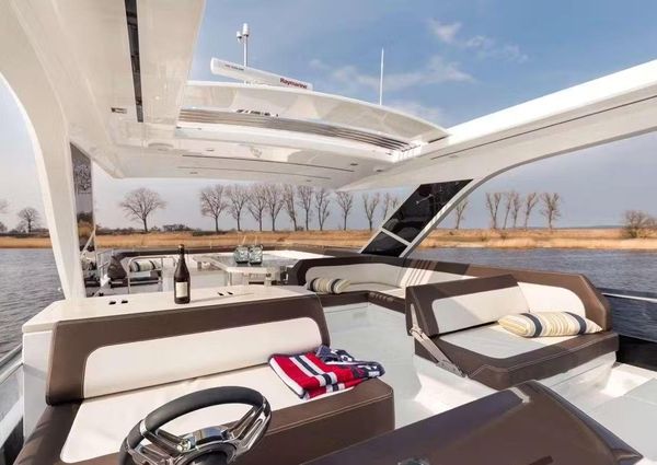 Galeon 640 Fly image