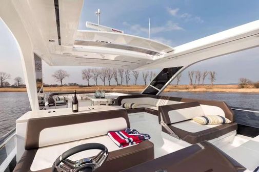 Galeon 640 Fly image