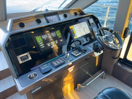 Galeon 640 Fly image