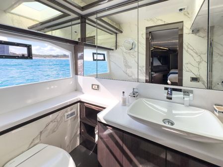 Galeon 640 Fly image