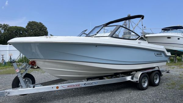 Boston Whaler 210 Vantage 