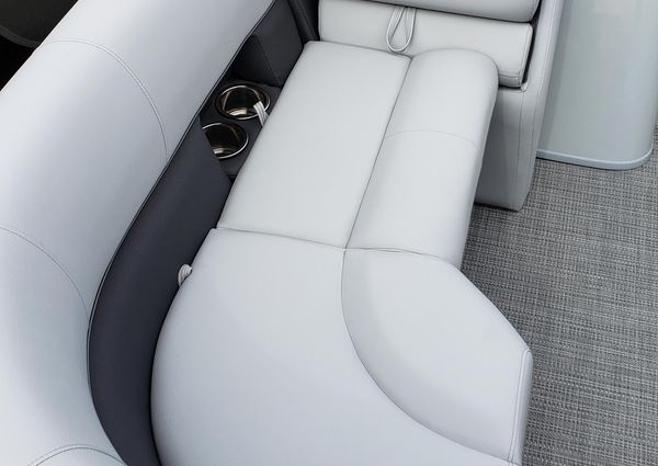Bentley-pontoons LEGACY-200-NAVIGATOR image