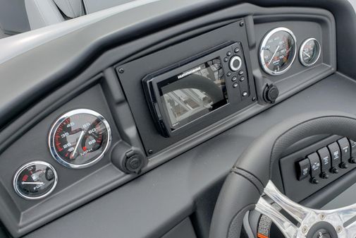 Bentley Pontoons Legacy 200 Navigator image