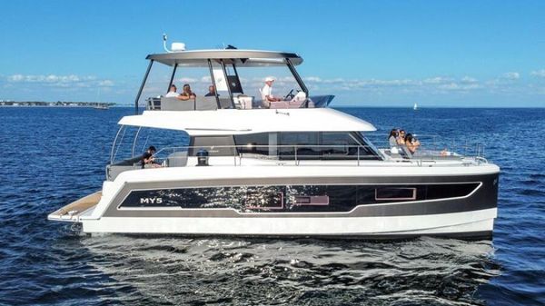 Fountaine Pajot MY5 