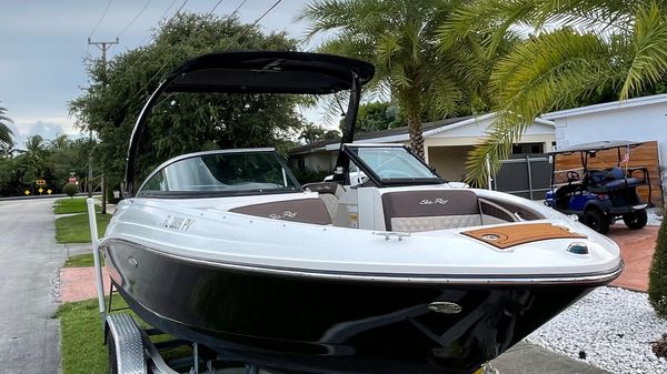 Sea Ray 230 SLX