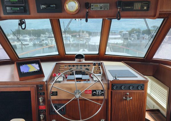 Hatteras 63 Cockpit Motor Yacht image