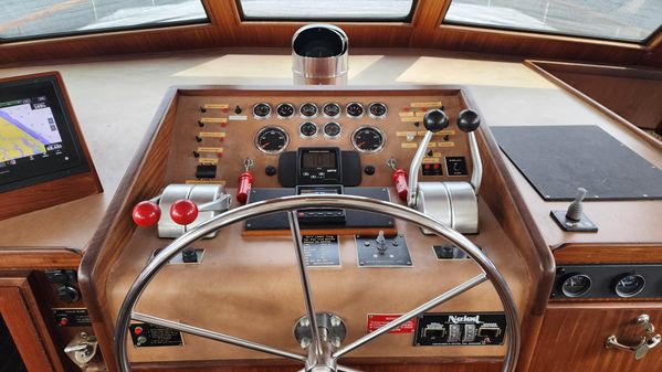 Hatteras 63 Cockpit Motor Yacht image