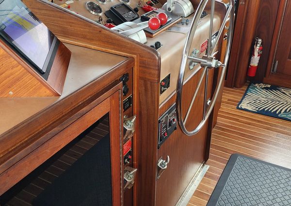 Hatteras 63 Cockpit Motor Yacht image