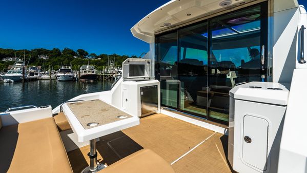 Cruisers Yachts 48 Cantius image