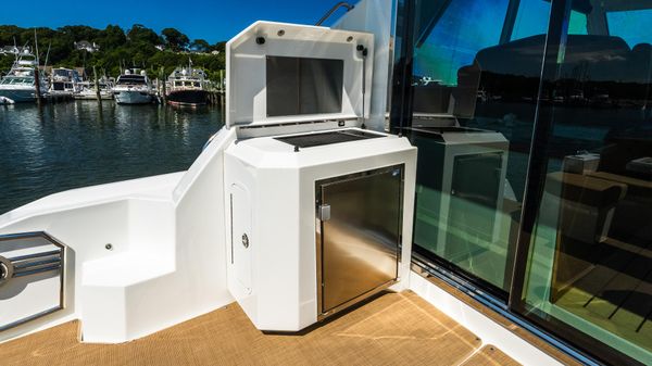 Cruisers Yachts 48 Cantius image