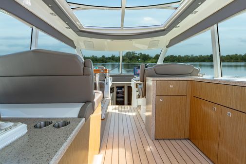 Cruisers Yachts 48 Cantius image