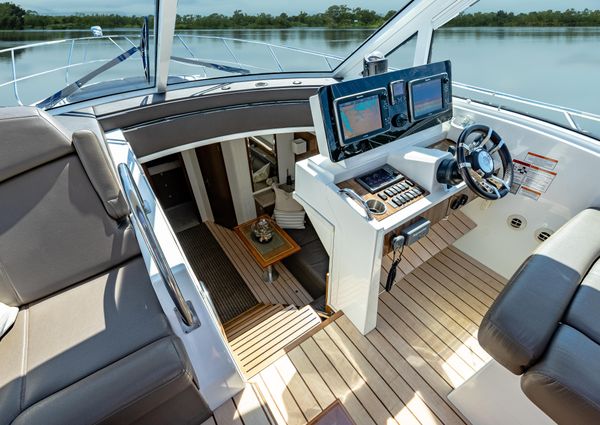 Cruisers 48 CANTIUS image