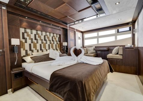 Galeon 780 Crystal image