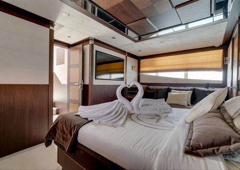 Galeon 780 Crystal image