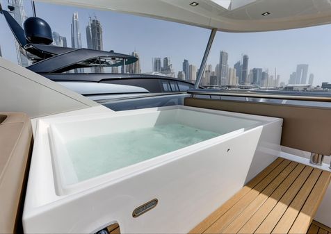 Galeon 780 Crystal image