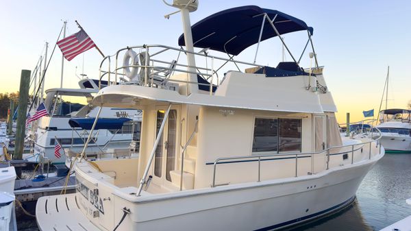 Mainship 34 Trawler 