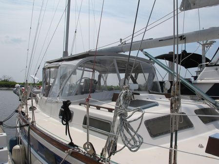 Pearson 530 image