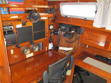 Pearson 530 image