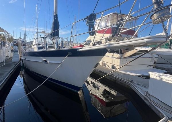 Irwin SLOOP-RIGGED-SAILING-YACHT image