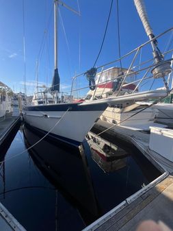 Irwin SLOOP-RIGGED-SAILING-YACHT image